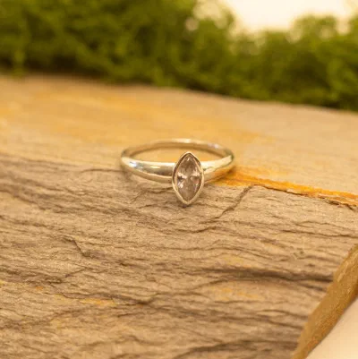Marquise Solitaire Band