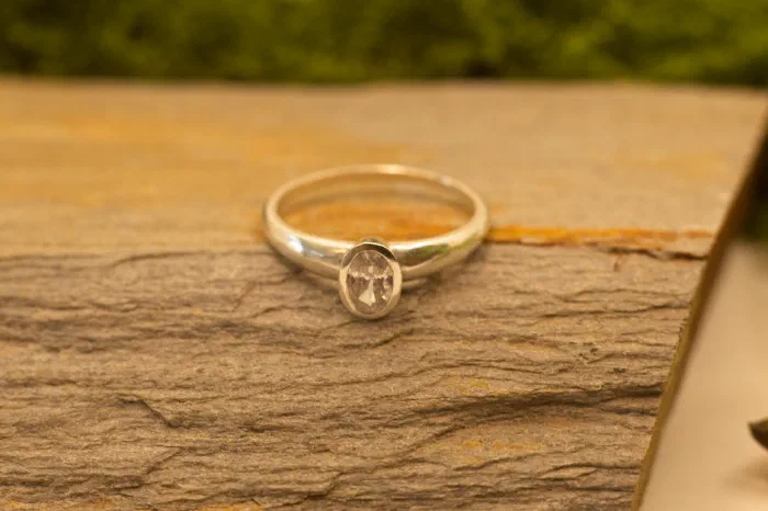 Streamline Oval Sparkle