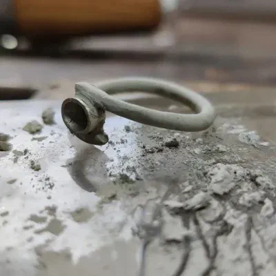 Ring in greenware form